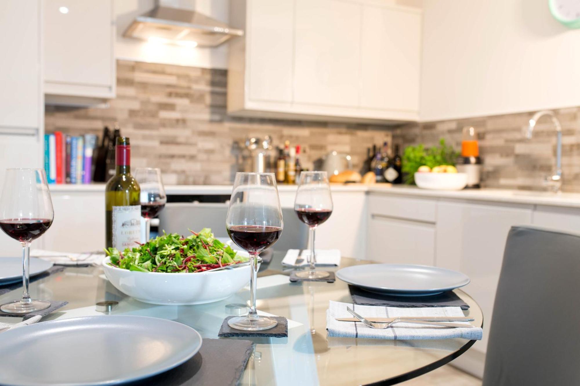 Cotels At 7Zero1 Serviced Apartments - Modern Apartments, Superfast Broadband, Free Parking, Centrally Located Milton Keynes Exteriér fotografie